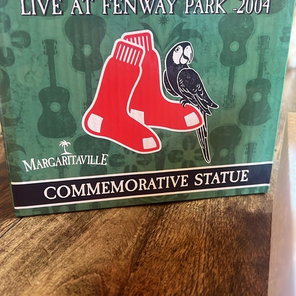 Exclusive item: Jimmy Buffett live at Fenway Park - 2004 Commemorative Statue - Picture 5 of 5